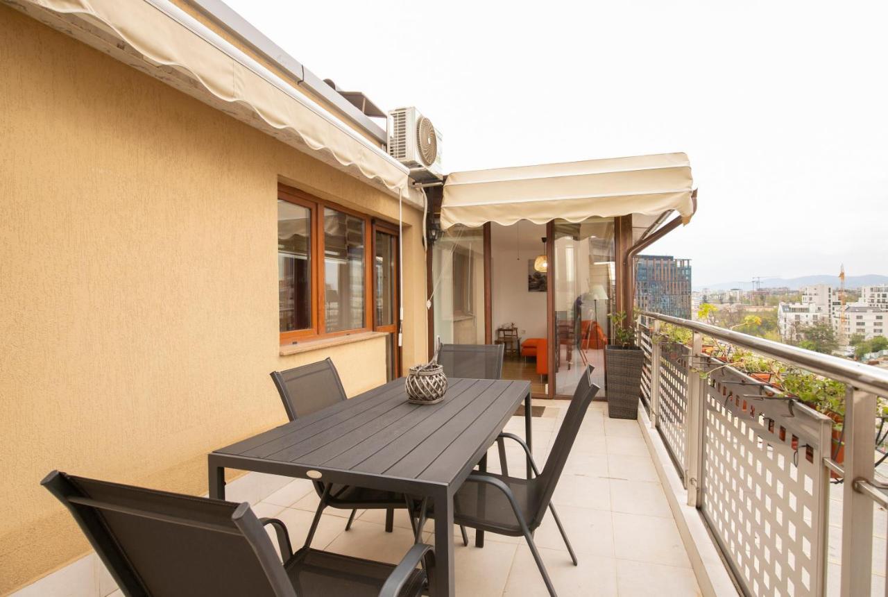 Cozy With Mountain View & Parking